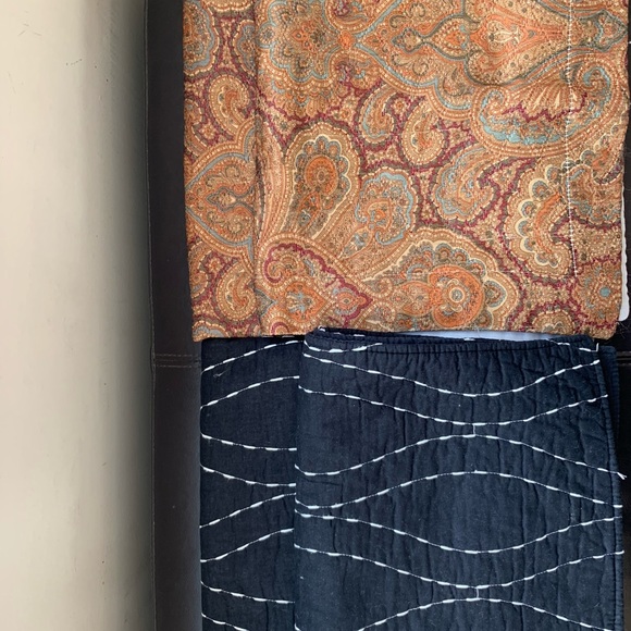 Exquisite Pillow Cover Sham Paisley Brown- Queen Size EUC - a pair - Picture 2 of 3